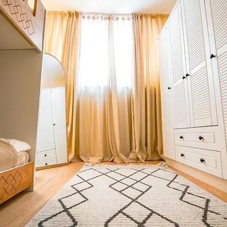 Designer Near Soho House Apartament