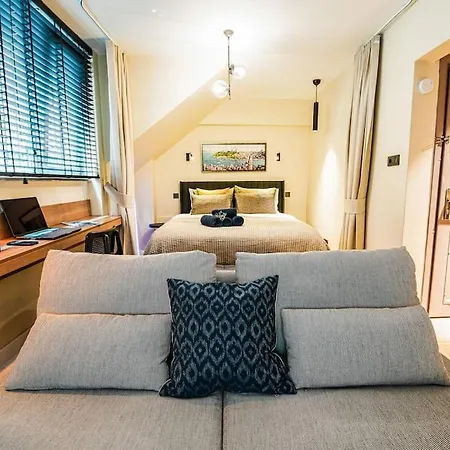 Designer Near Soho House Apartament